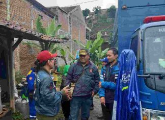 KEMENSOS SALURKAN BANTUAN KEBUTUHAN DASAR WARGA TERDAMPAK BANJIR JAKARTA DAN BANDUNG BARAT*