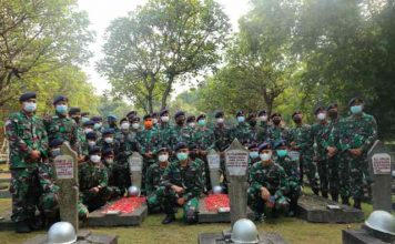 Prajurit KRI Usman Harun-359 Laksanakan Ziarah Rombongan ke TMPN Kalibata